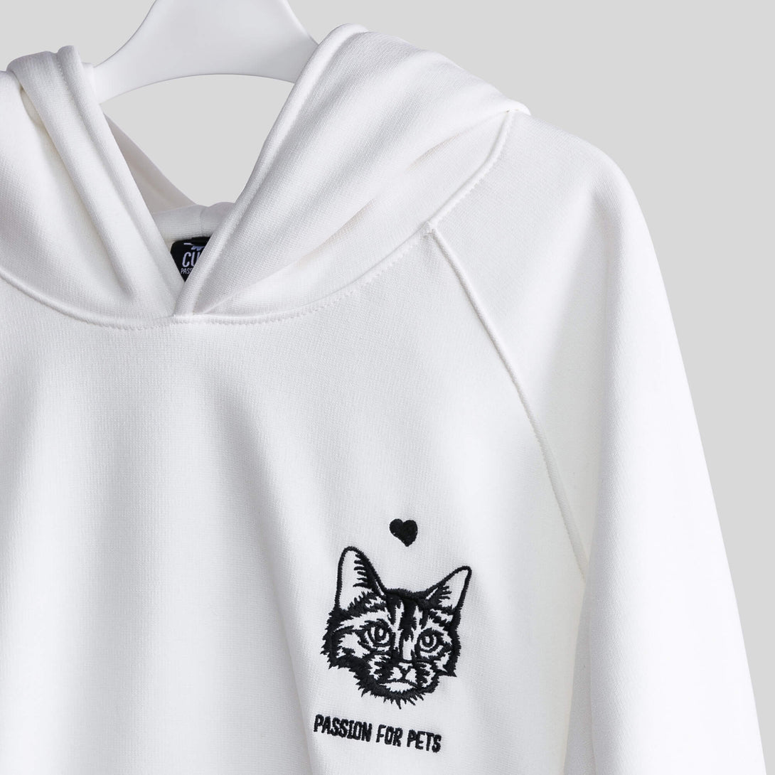 Buzo marfil unisex con bordado de gato negro
