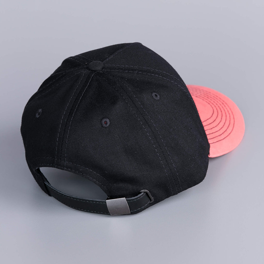 Gorra negra con visera salmon y bordado de Yorkie